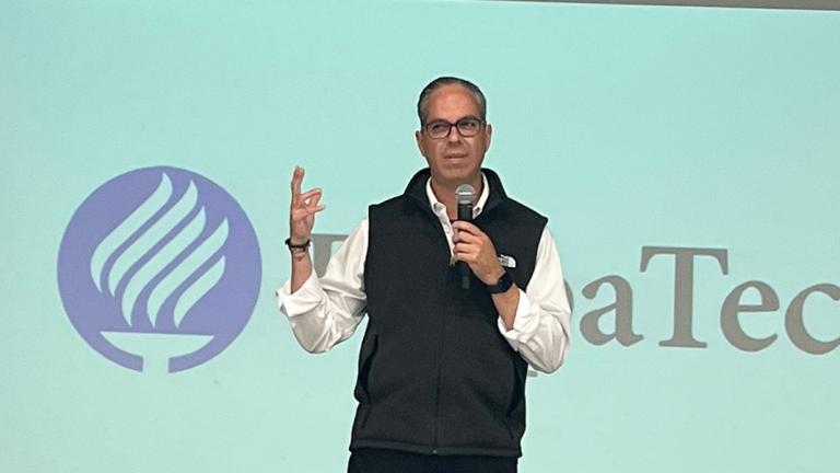 Plática "Ganar no es normal"