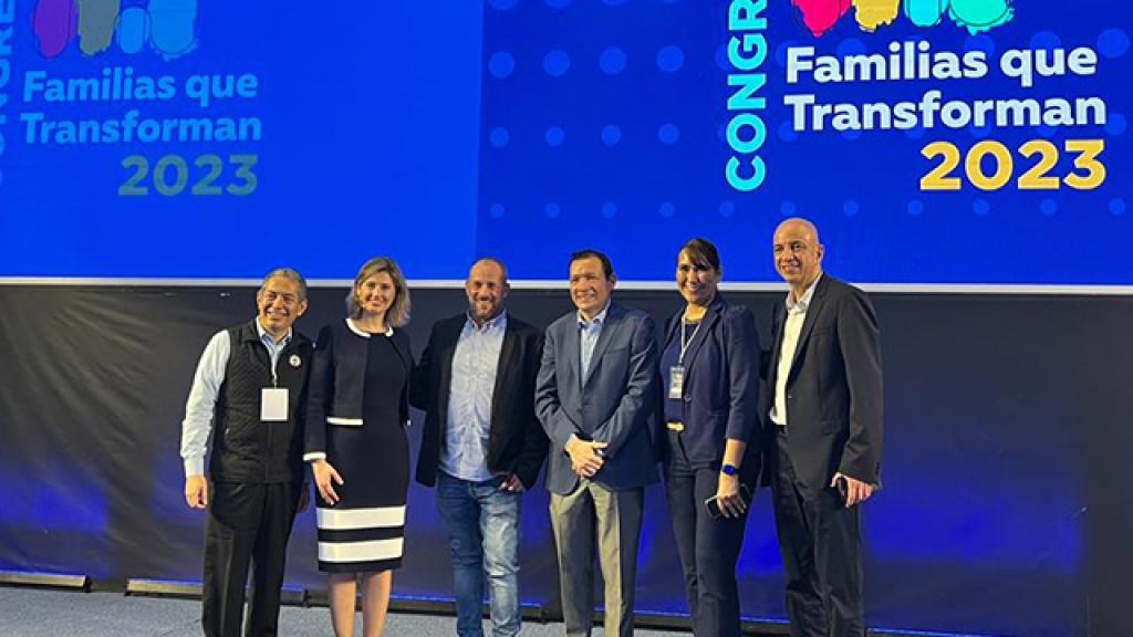 Participan padres y madres de familia en el Congreso Familias que Transforman